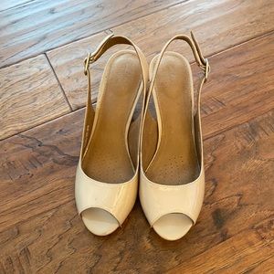 Clarks Artisan Nude Patent Leather Peep Toe 6.5